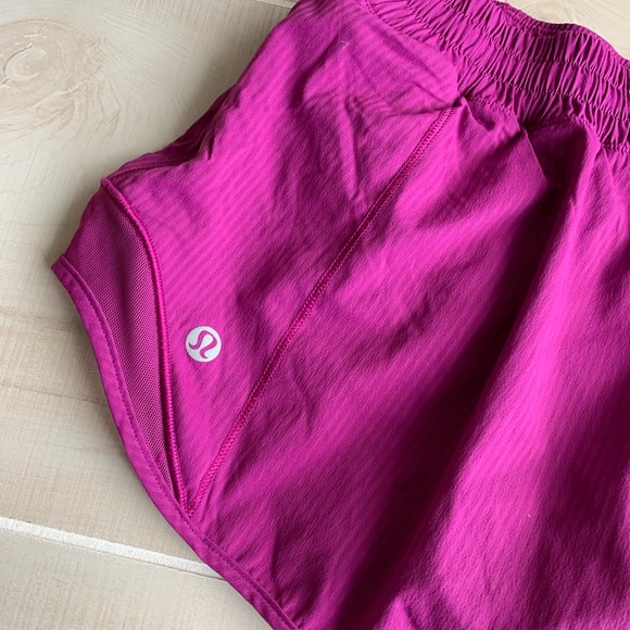 ❌SOLD❌ Lululemon Hotty Hot Shorts regal plum sz 4 - Picture 3 of 5